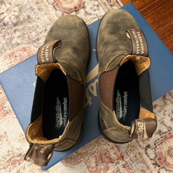 SOLD Blundstone Chelsea boots #585 in rustic brown - Picture 5 of 7